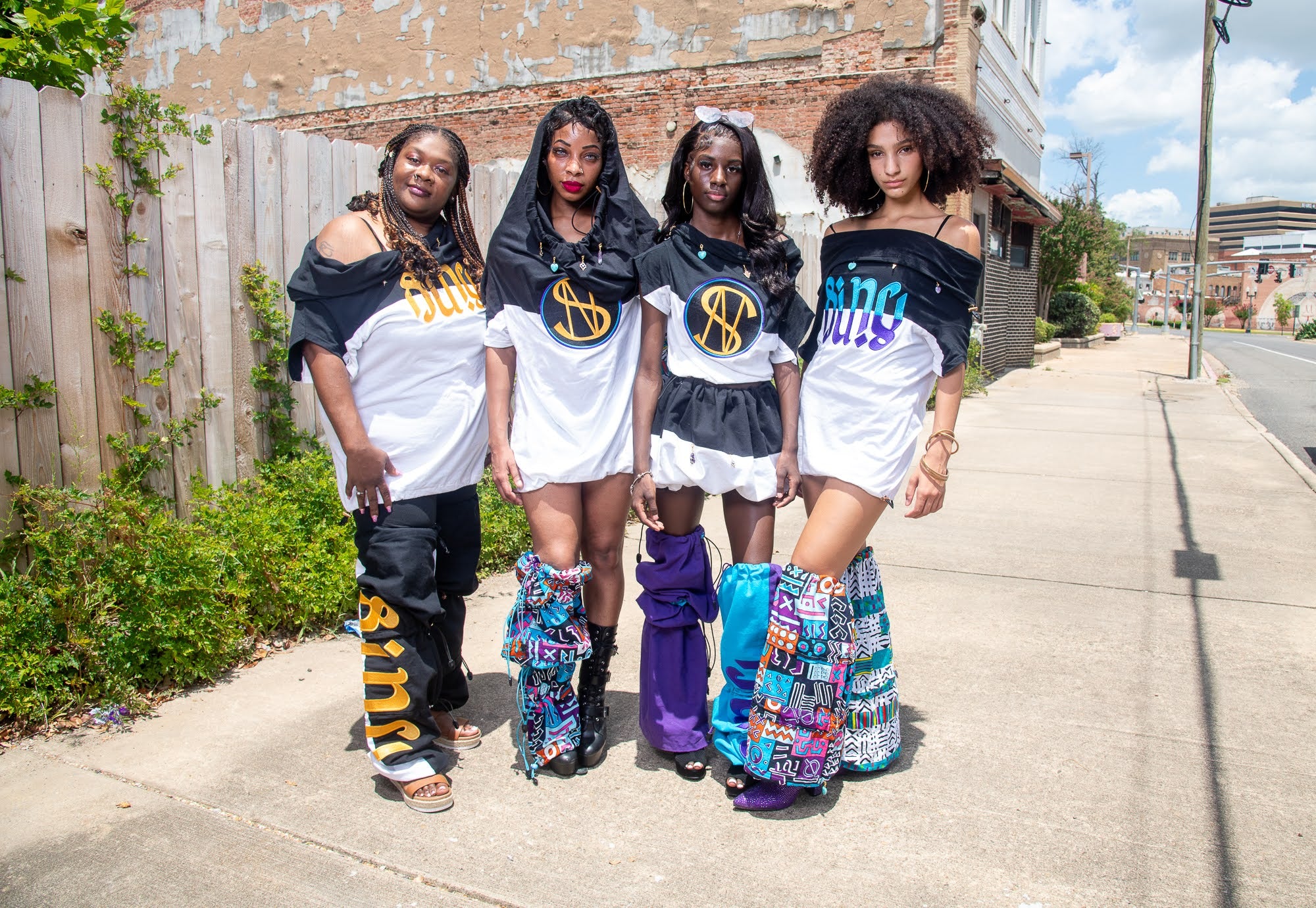 SI’NU UPSIDE DOWN T-SHIRT AMBIGRAM (multicolor)