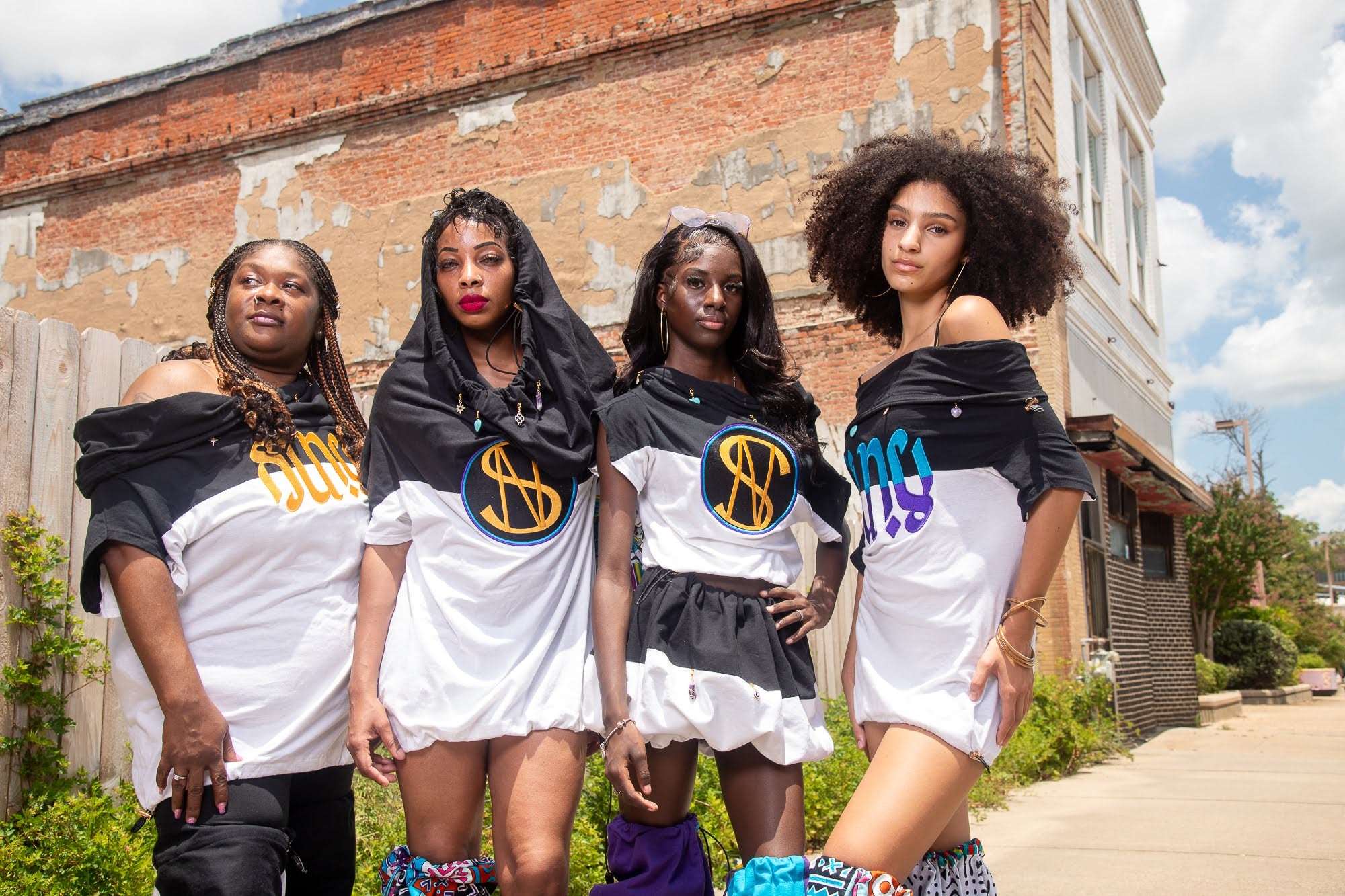 SI’NU UPSIDE DOWN T-SHIRT w/ LOGO